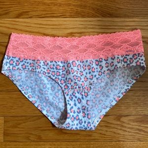 NWT VS Lace Waist Hiphugger Cotton panty **(offer with a bundle)